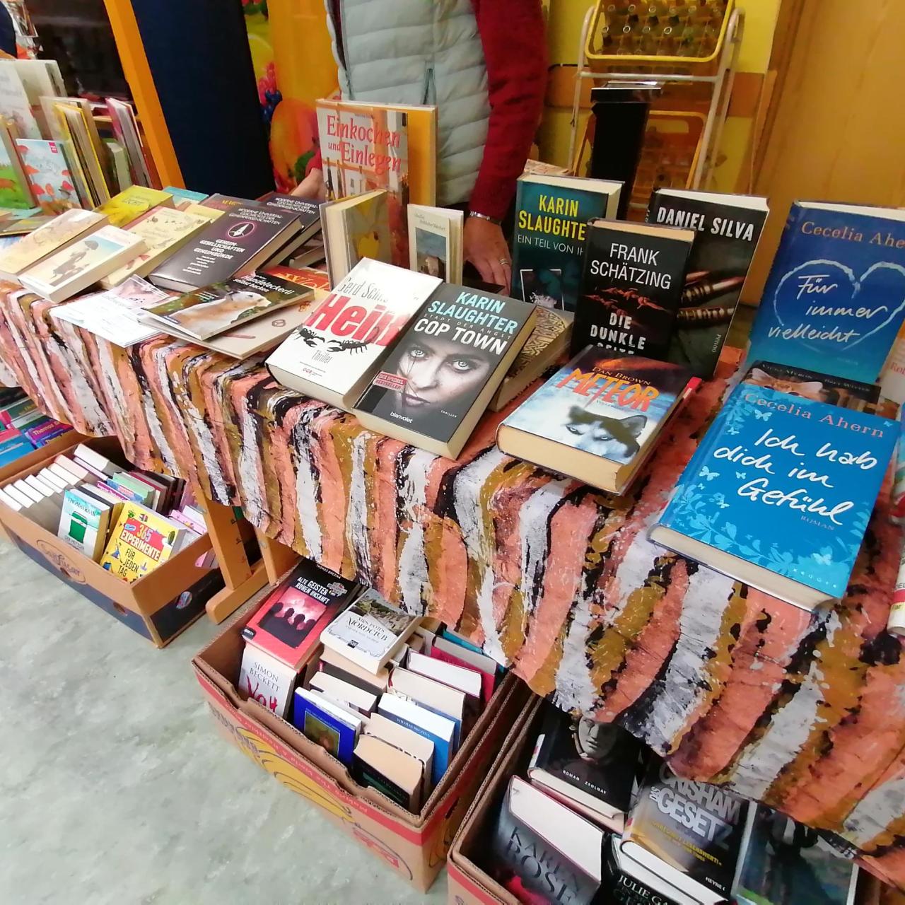 Büchertisch